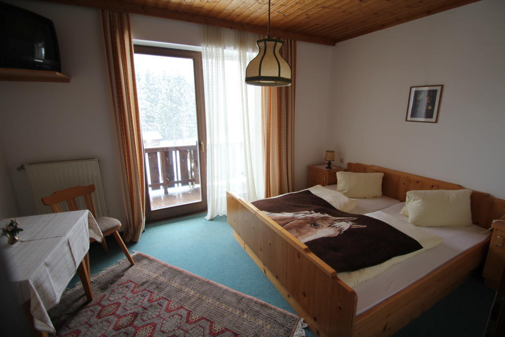 Pension Hubertushof Beim Roemerbad Bad Kleinkirchheim Bilik gambar