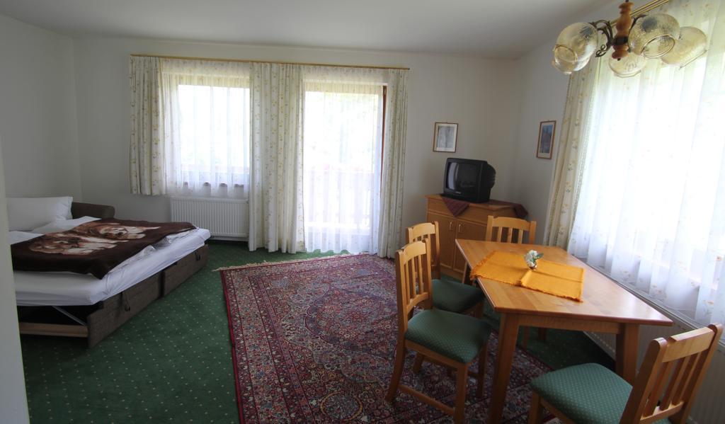 Pension Hubertushof Beim Roemerbad Bad Kleinkirchheim Bilik gambar
